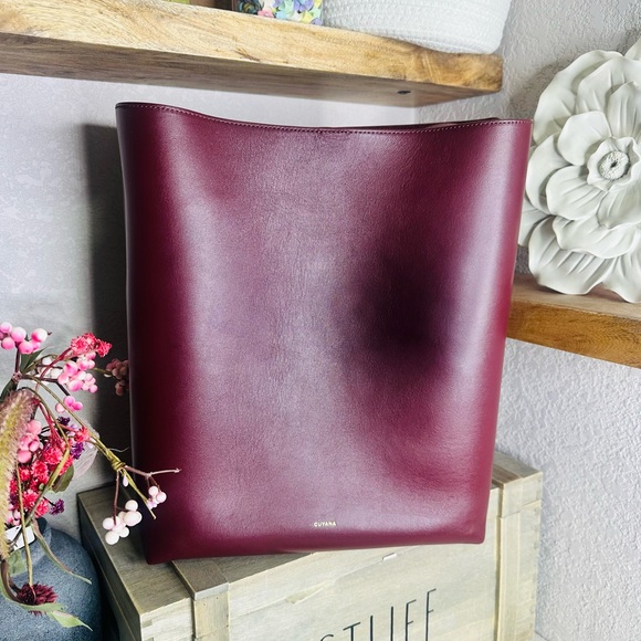 Cuyana Oversized Linea Bag • Smooth Leather • Cherry • MSRP $558 • Sold Out - Picture 6 of 11